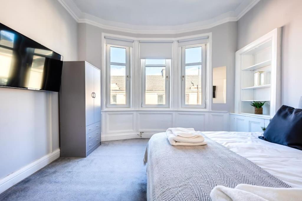 Kali Apartment - Spacious 3 Bed Apartment In Wishaw 위쇼 외부 사진