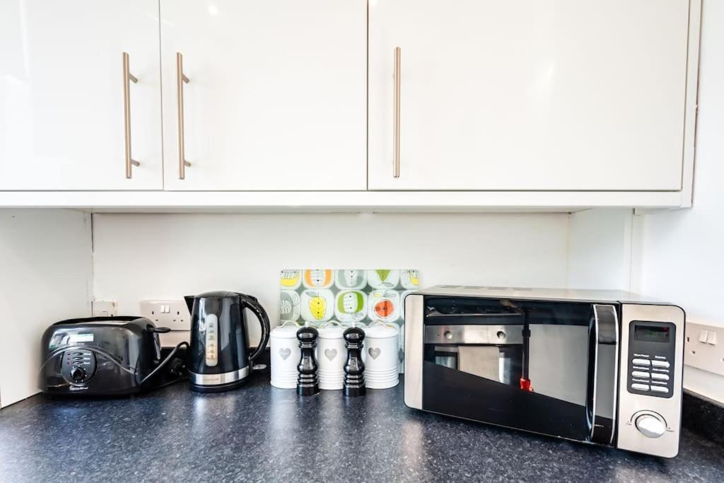 Kali Apartment - Spacious 3 Bed Apartment In Wishaw 위쇼 외부 사진